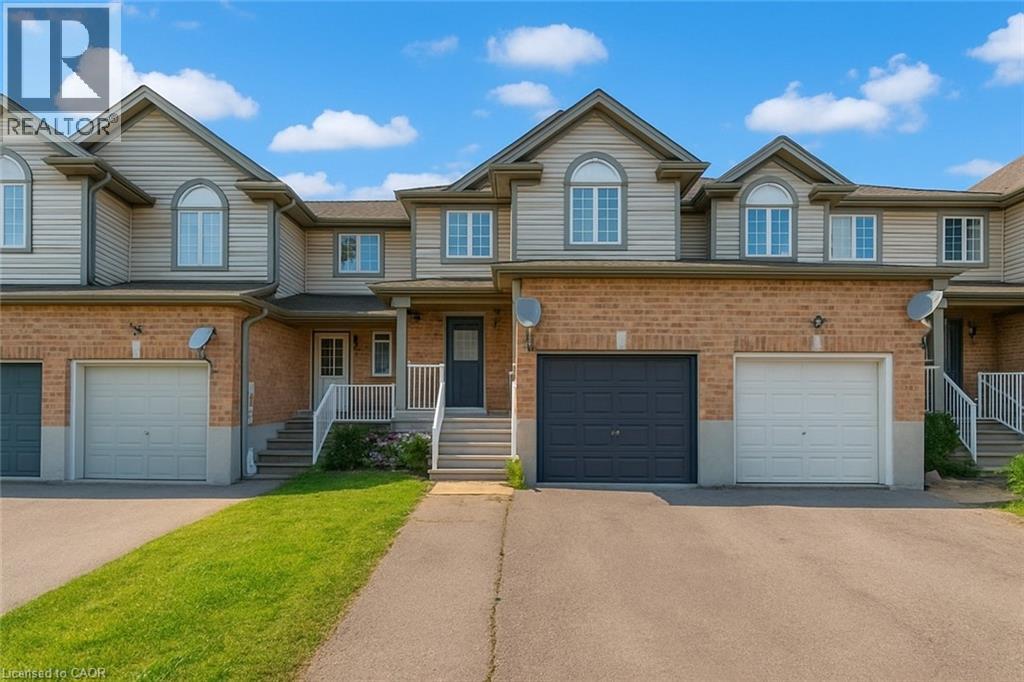 Photo 7 of 62 Foxglove Crescent, Kitchener ON