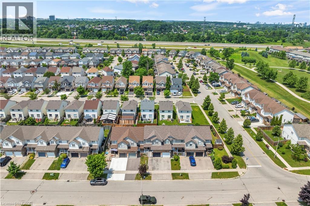 Photo 9 of 62 Foxglove Crescent, Kitchener ON