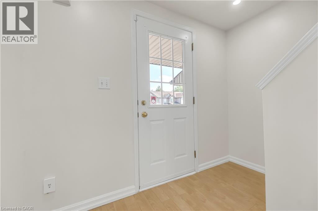 Photo 20 of 62 Foxglove Crescent, Kitchener ON