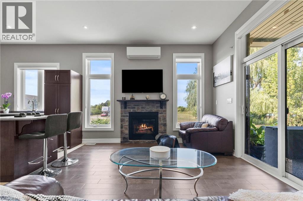 Photo 23 of 43 Third Road E, Hamilton ON