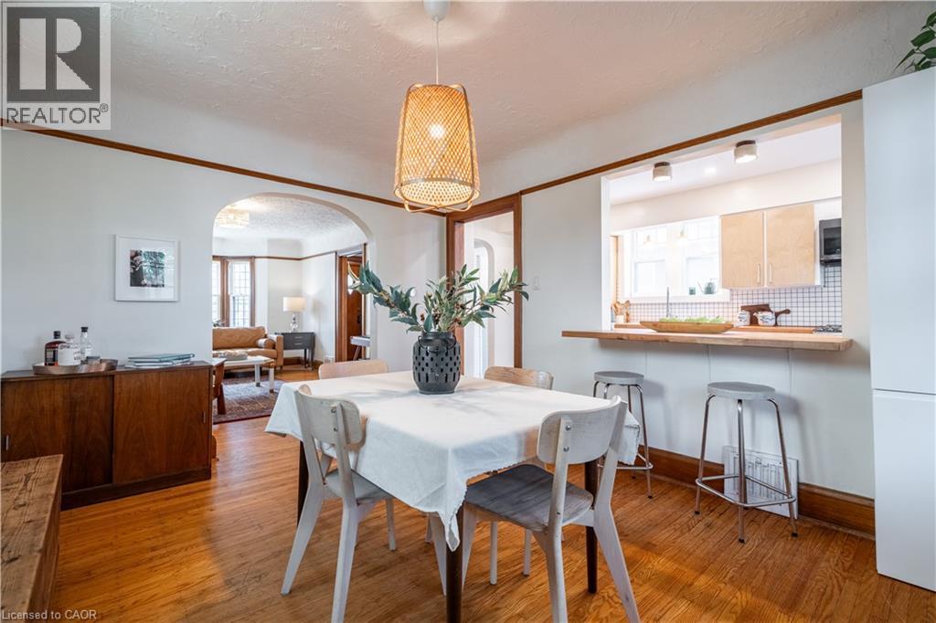 Photo 11 of 26 Weir Street S, Hamilton ON