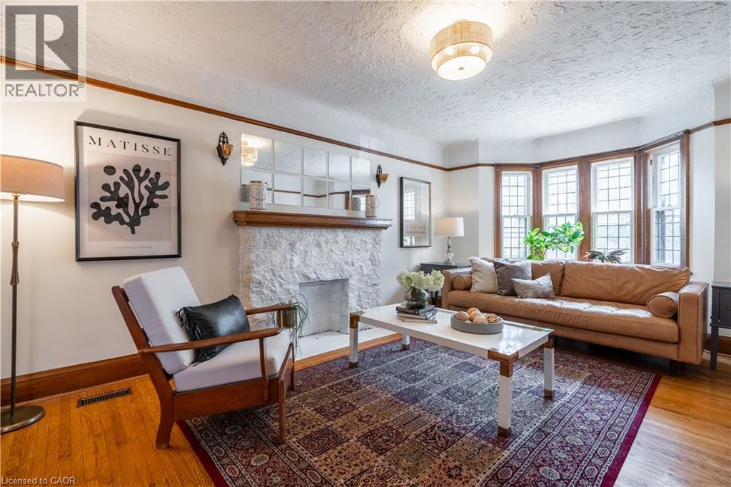 Photo 7 of 26 Weir Street S, Hamilton ON
