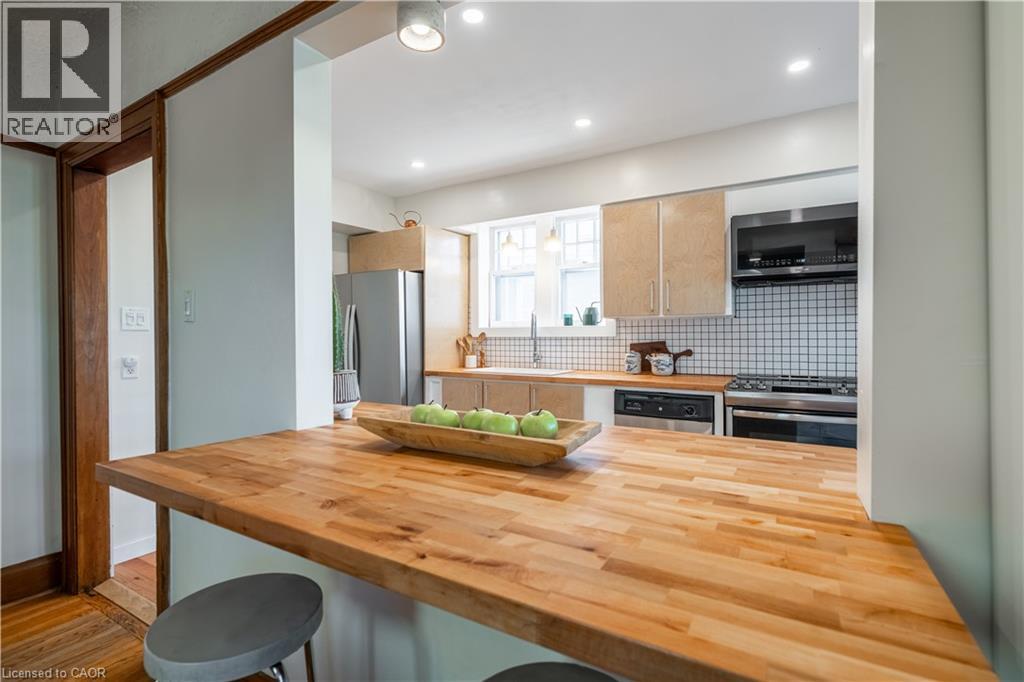 Photo 12 of 26 Weir Street S, Hamilton ON