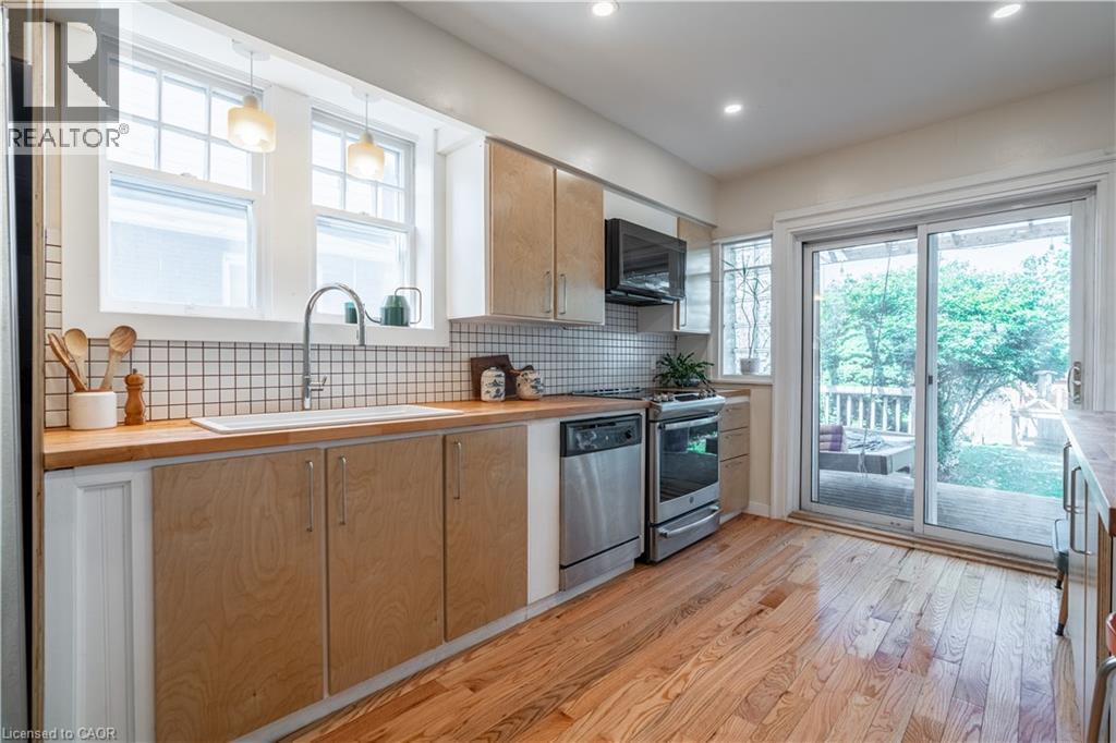 Photo 14 of 26 Weir Street S, Hamilton ON