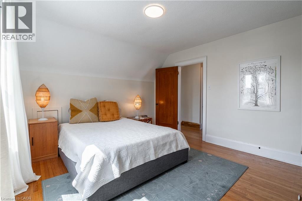 Photo 16 of 26 Weir Street S, Hamilton ON