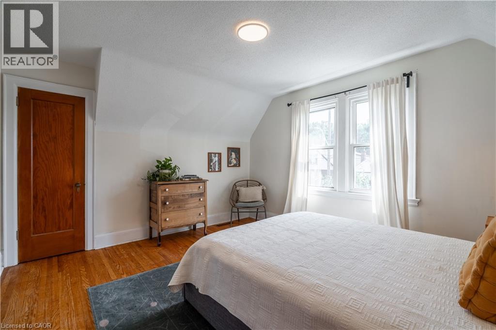 Photo 17 of 26 Weir Street S, Hamilton ON