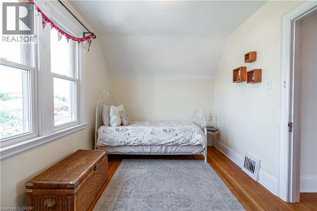 Photo 18 of 26 Weir Street S, Hamilton ON