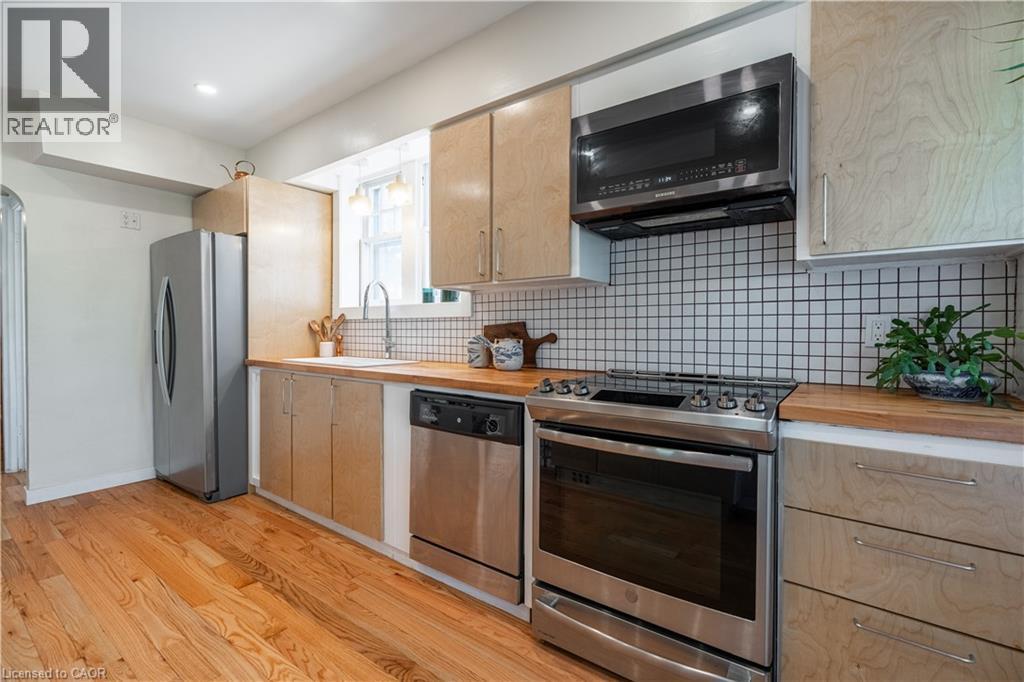Photo 13 of 26 Weir Street S, Hamilton ON