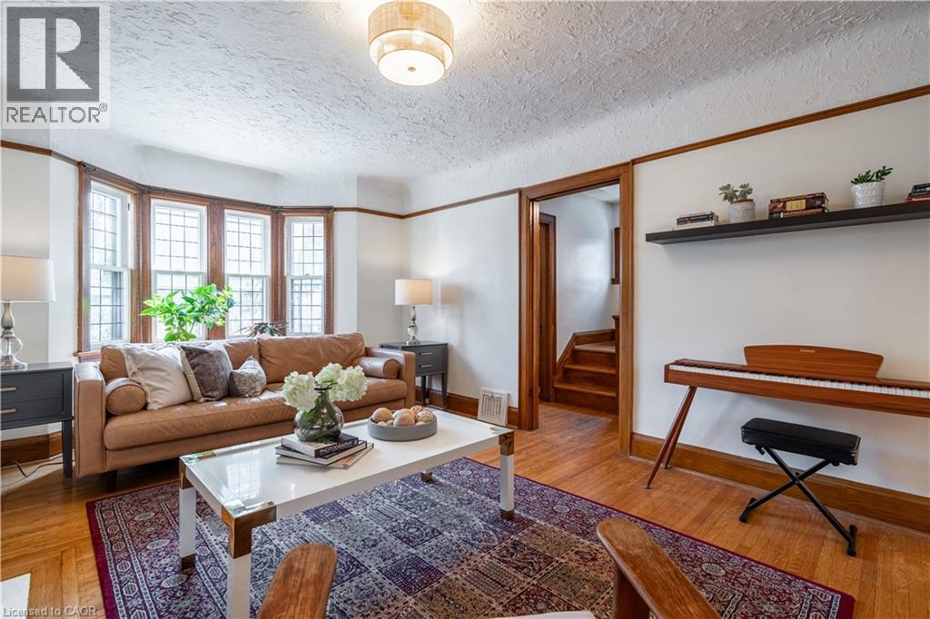 Photo 5 of 26 Weir Street S, Hamilton ON