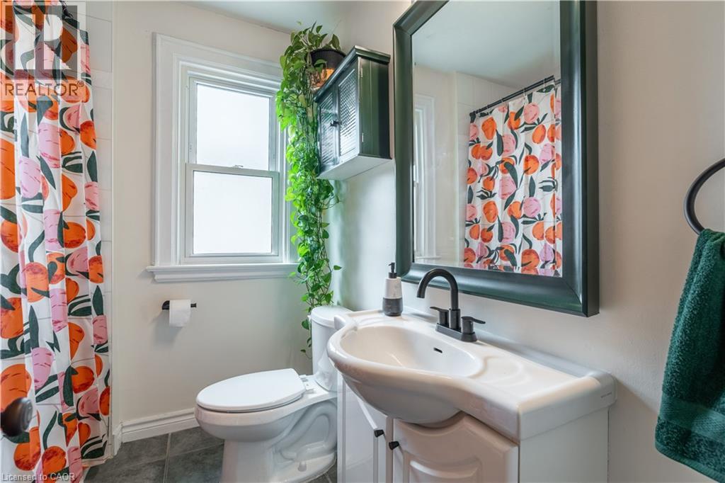 Photo 20 of 26 Weir Street S, Hamilton ON
