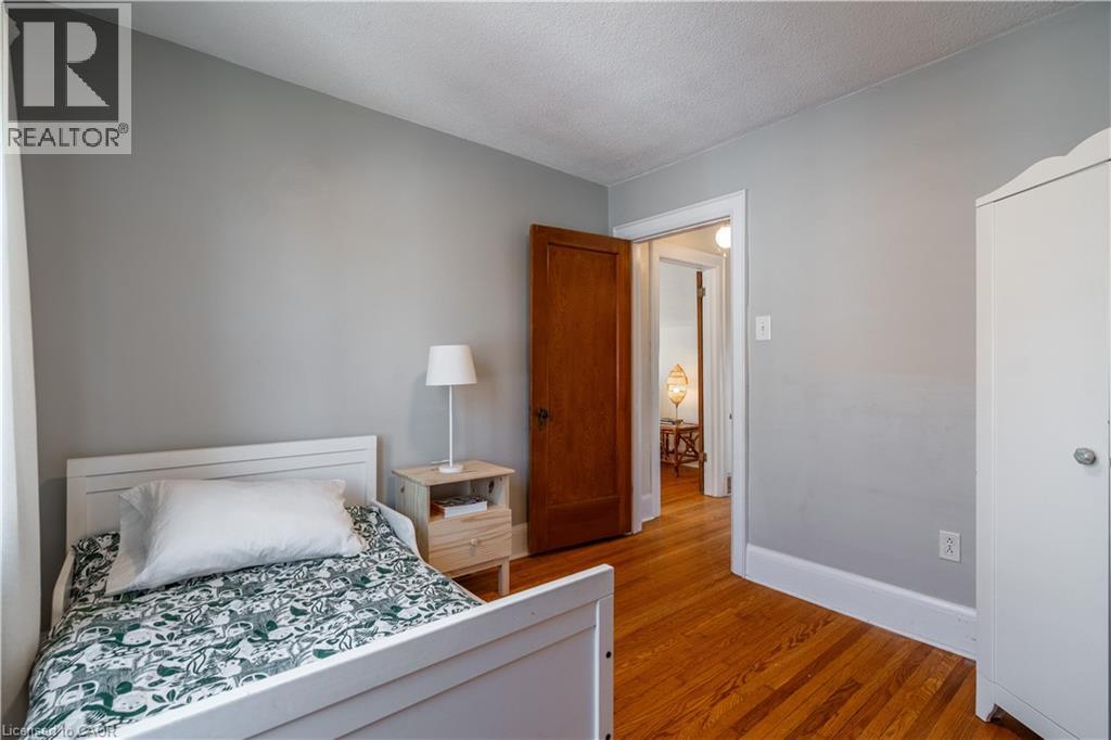 Photo 21 of 26 Weir Street S, Hamilton ON