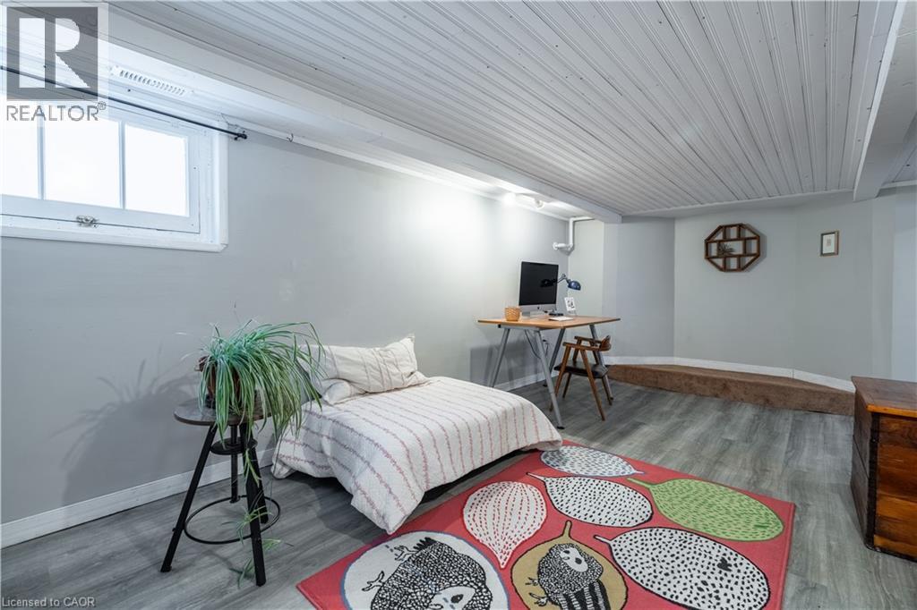 Photo 23 of 26 Weir Street S, Hamilton ON