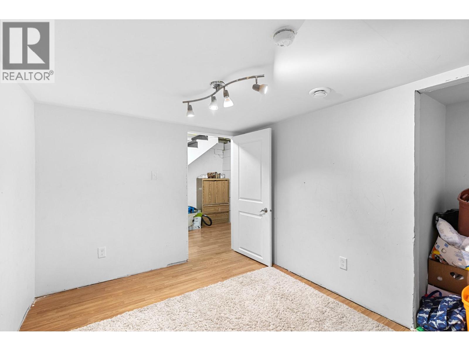 Photo 5 of 315 Gerstmar Road, Kelowna BC