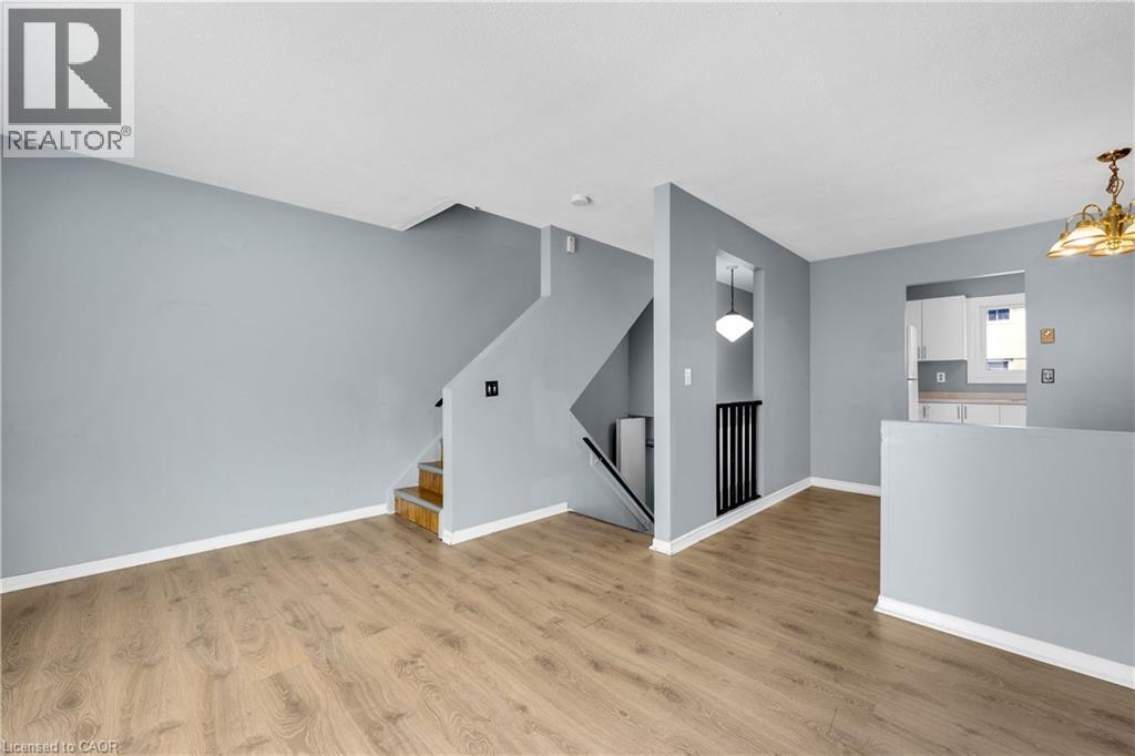 Photo 12 of 51 Caroga Court Unit 27, Hamilton ON