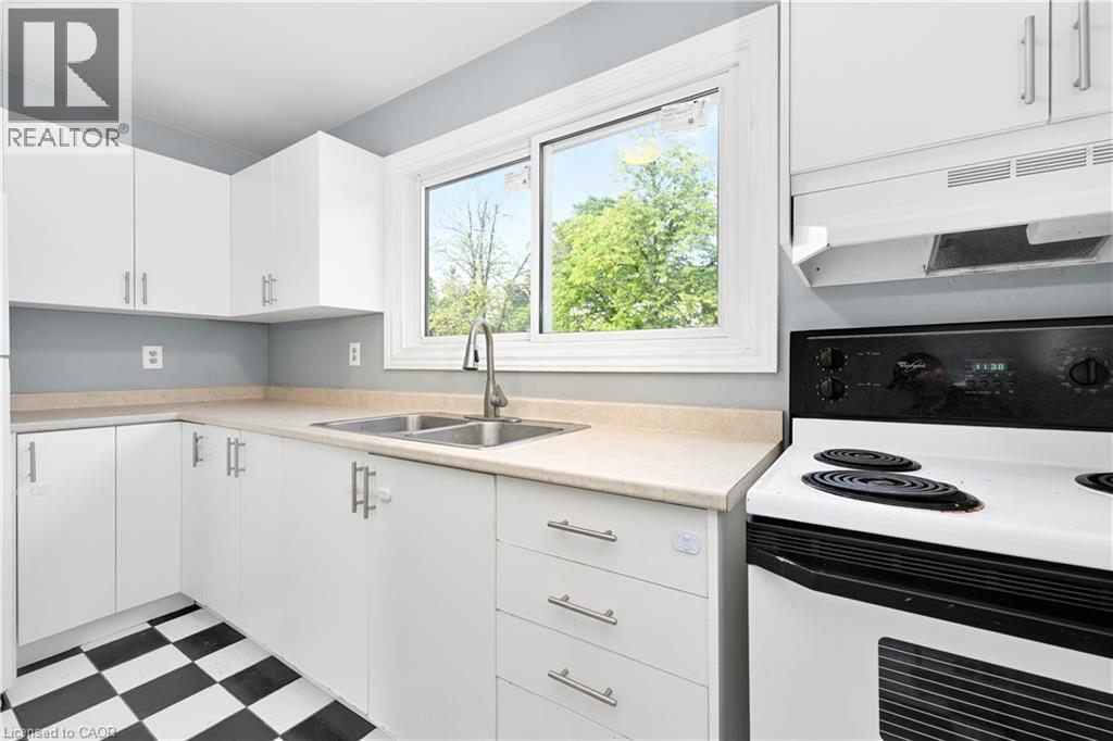 Photo 8 of 51 Caroga Court Unit 27, Hamilton ON
