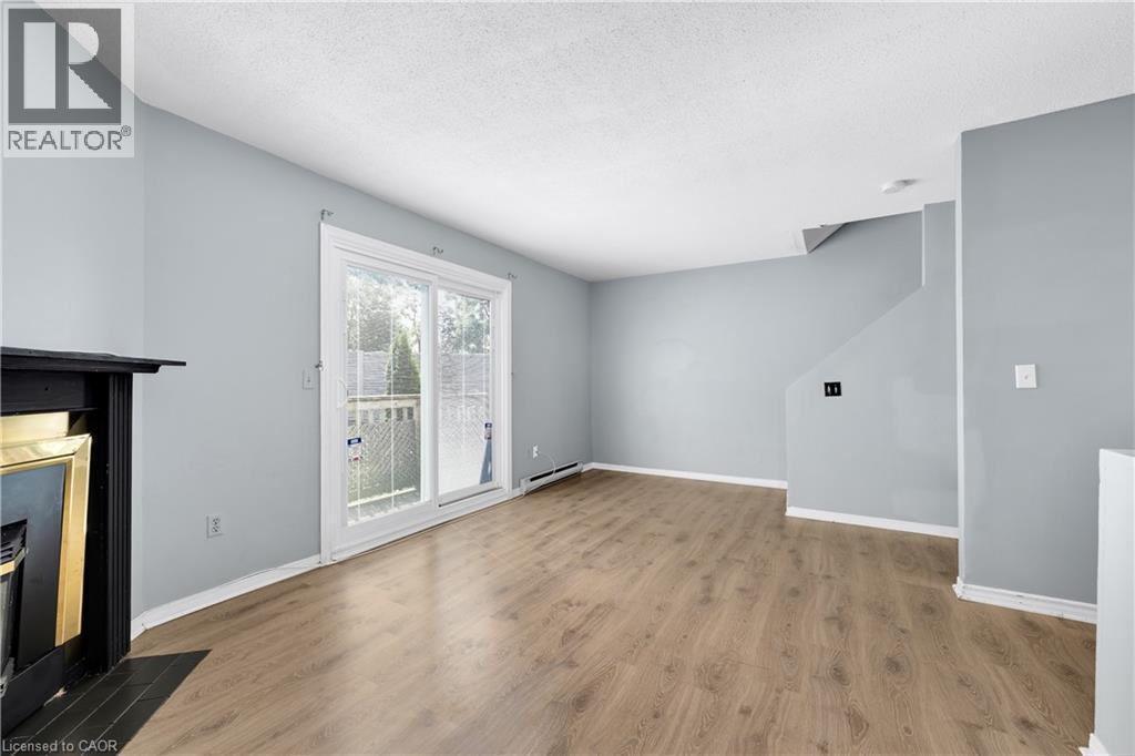 Photo 11 of 51 Caroga Court Unit 27, Hamilton ON