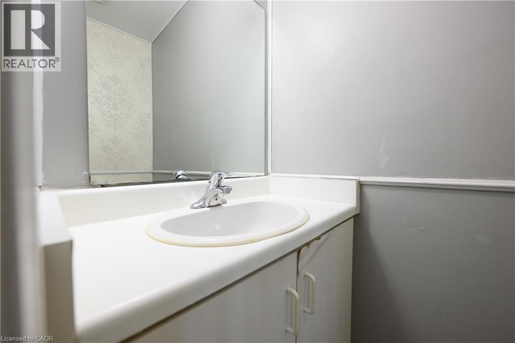 Photo 25 of 51 Caroga Court Unit 27, Hamilton ON