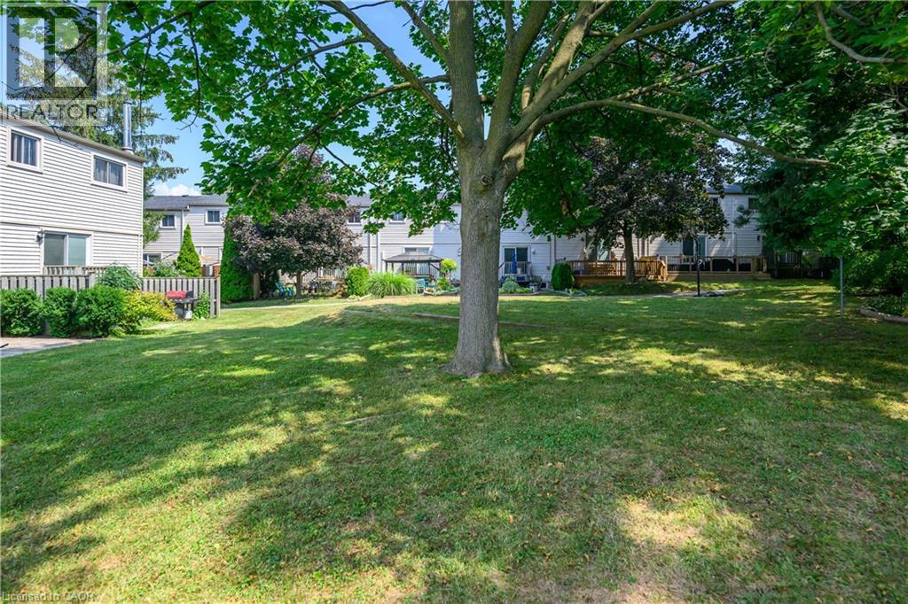 Photo 32 of 51 Caroga Court Unit 27, Hamilton ON