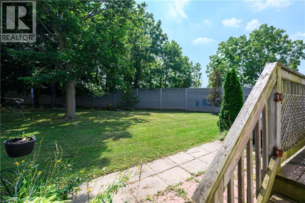 Photo 28 of 51 Caroga Court Unit 27, Hamilton ON