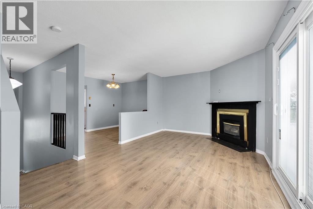 Photo 5 of 51 Caroga Court Unit 27, Hamilton ON