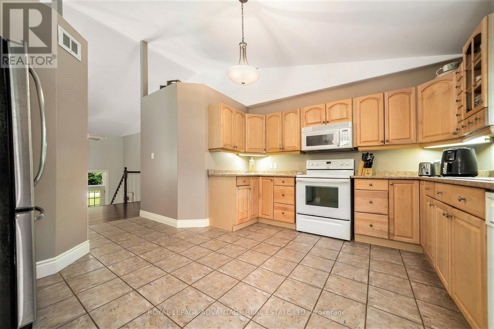 Photo 12 of 334 Station Road, Drummond North Elmsley ON