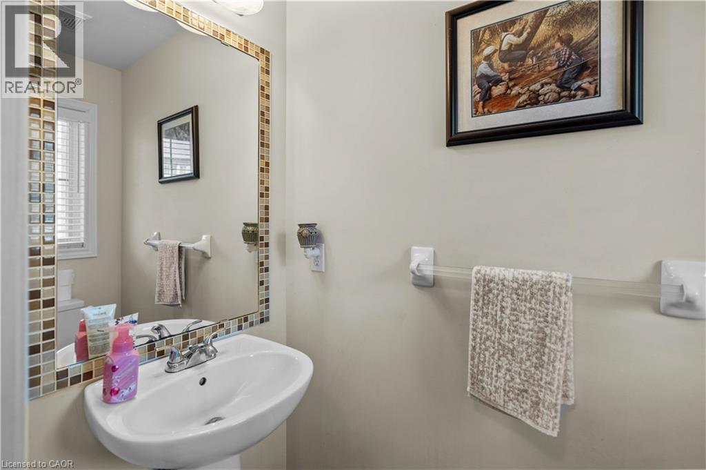 Photo 20 of 27 Marina Point Crescent, Hamilton ON