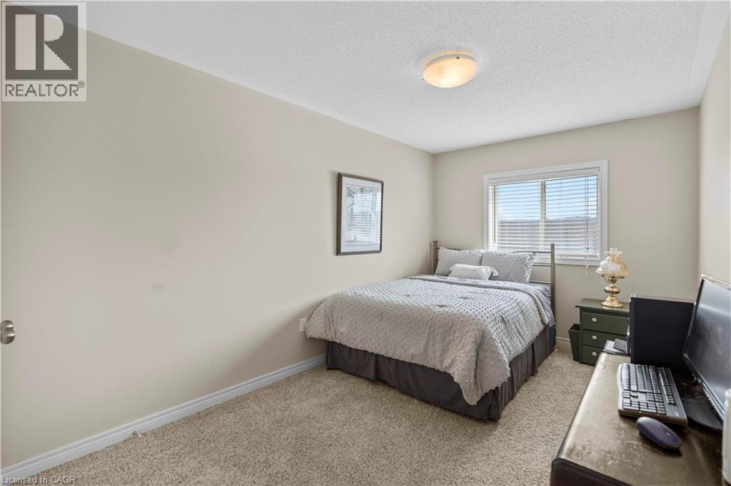 Photo 18 of 27 Marina Point Crescent, Hamilton ON