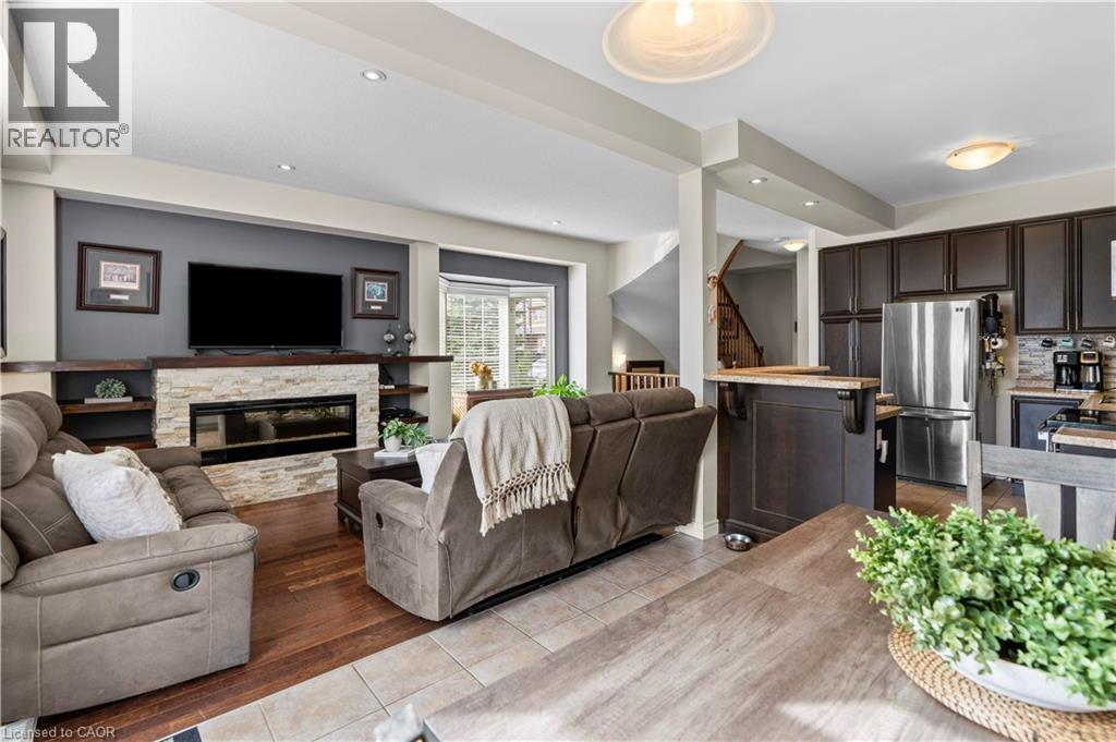 Photo 16 of 27 Marina Point Crescent, Hamilton ON