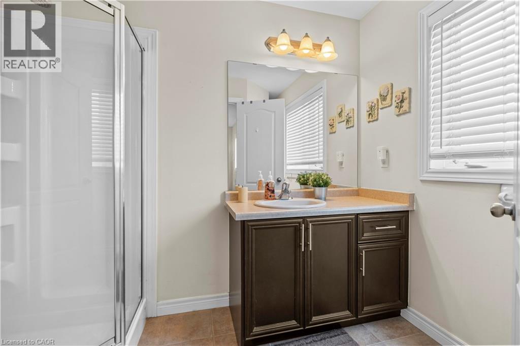 Photo 17 of 27 Marina Point Crescent, Hamilton ON