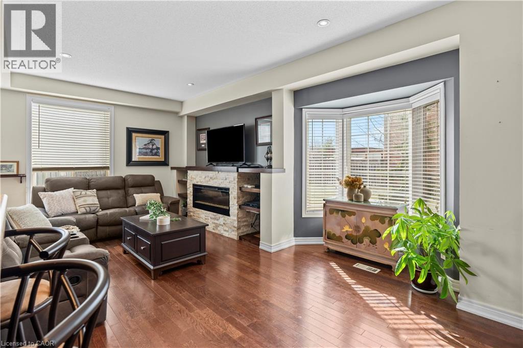Photo 30 of 27 Marina Point Crescent, Hamilton ON