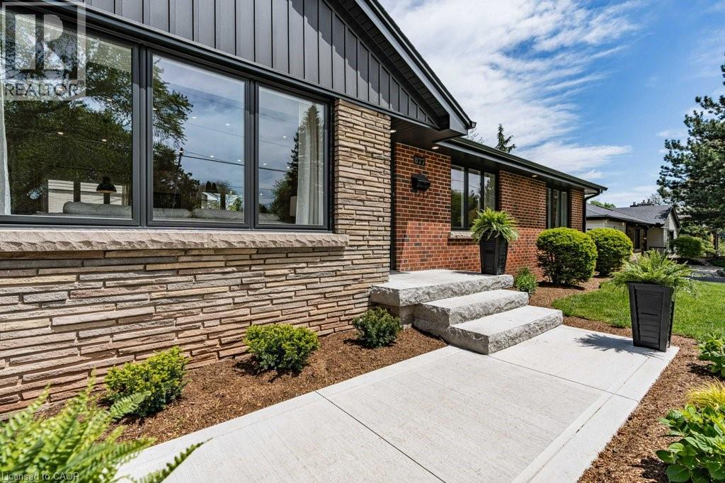 Photo 4 of 877 Condor Drive, Burlington ON