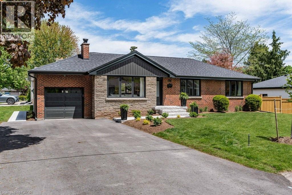 Photo 3 of 877 Condor Drive, Burlington ON