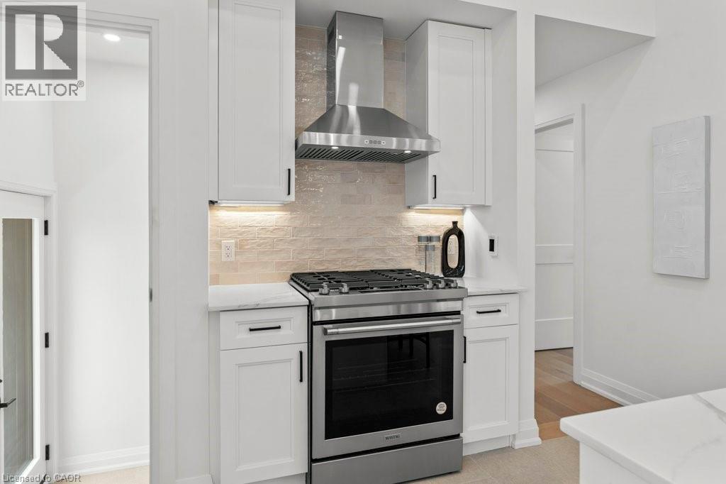 Photo 18 of 877 Condor Drive, Burlington ON