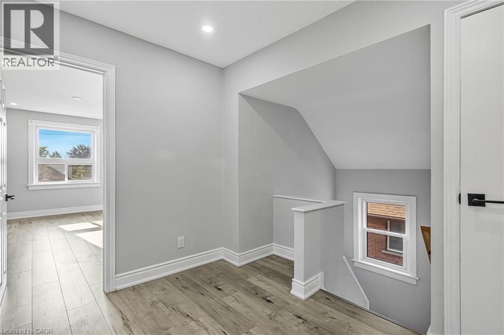 Photo 4 of 146 Craigroyston Road, Hamilton ON