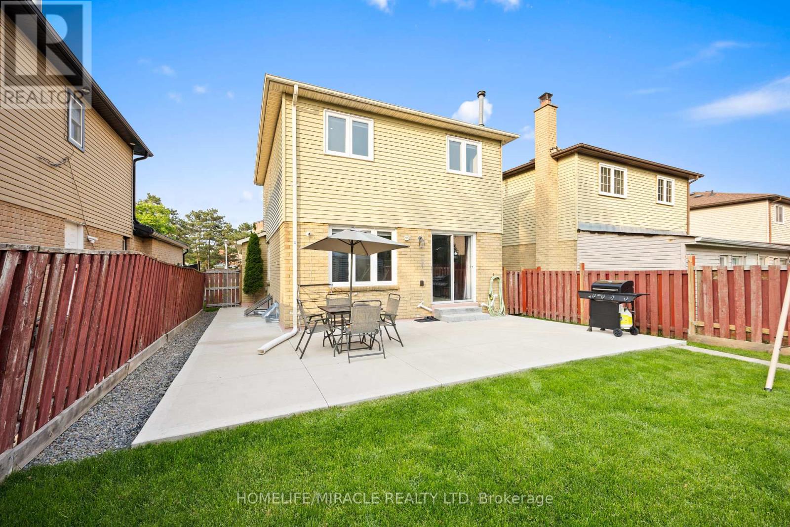 Photo 6 of 21 Folkstone Crescent, Brampton ON