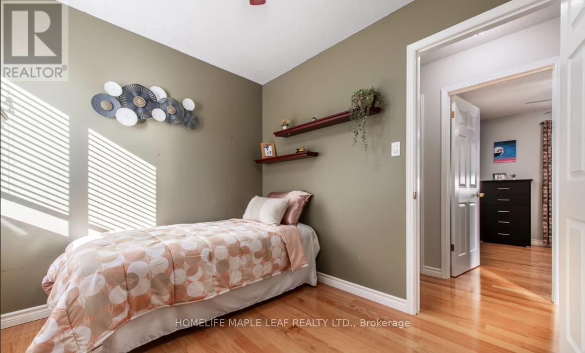 Photo 10 of 53 Biscayne Crescent, Orangeville ON