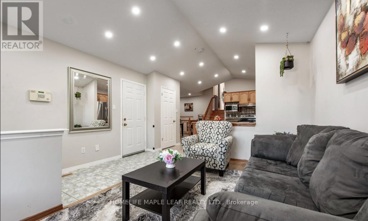 Photo 14 of 53 Biscayne Crescent, Orangeville ON