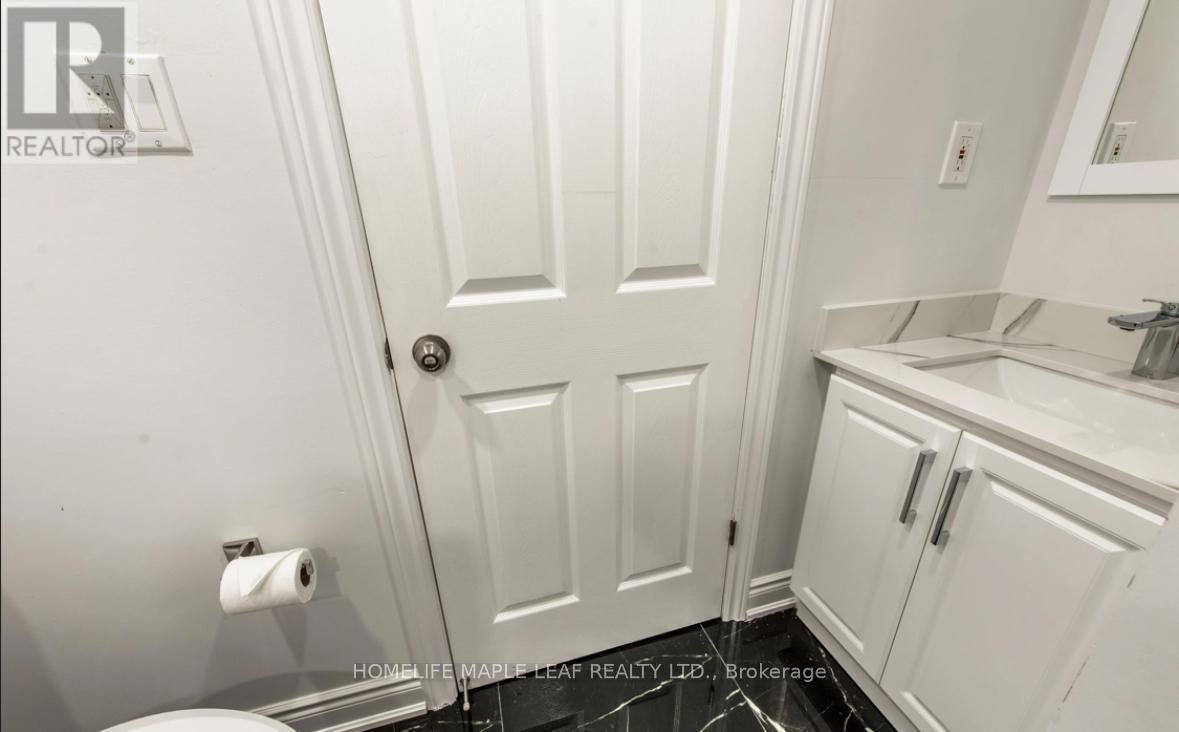 Photo 15 of 53 Biscayne Crescent, Orangeville ON