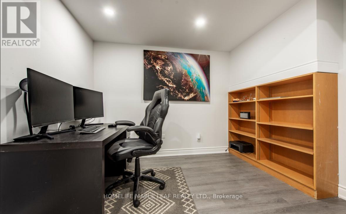 Photo 16 of 53 Biscayne Crescent, Orangeville ON