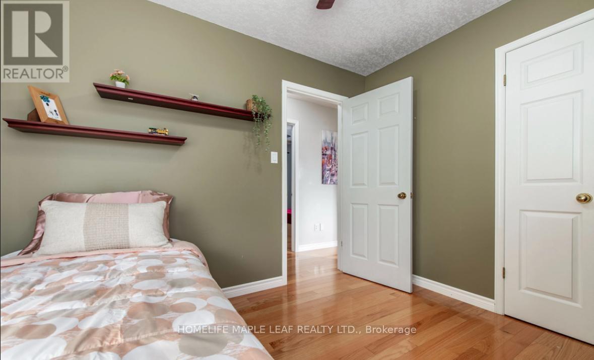 Photo 18 of 53 Biscayne Crescent, Orangeville ON