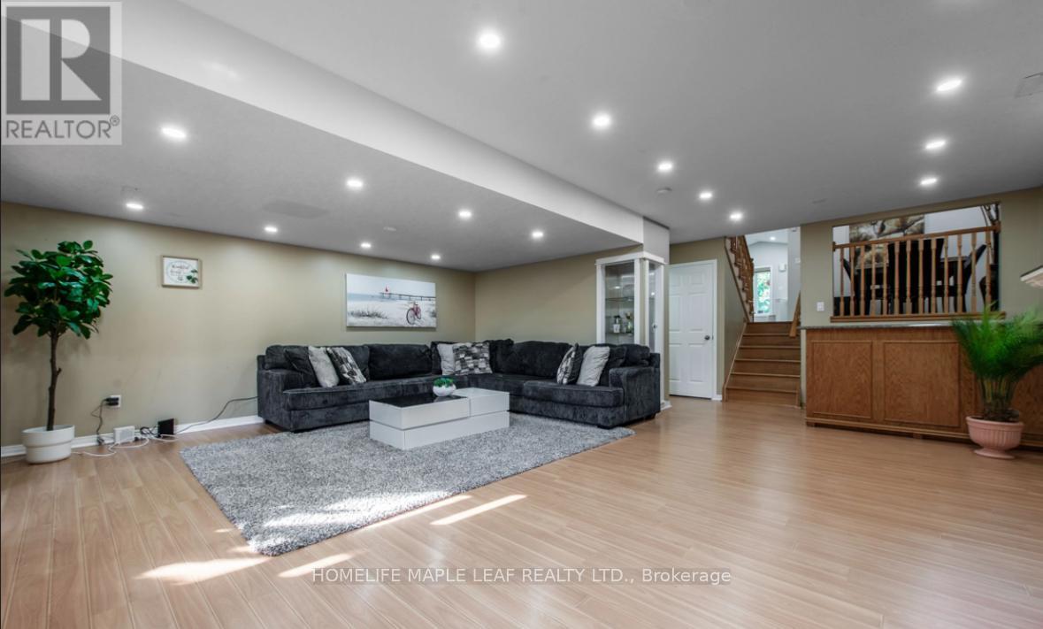 Photo 19 of 53 Biscayne Crescent, Orangeville ON