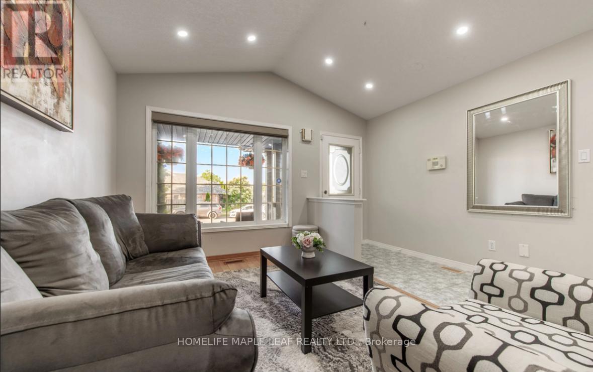 Photo 20 of 53 Biscayne Crescent, Orangeville ON