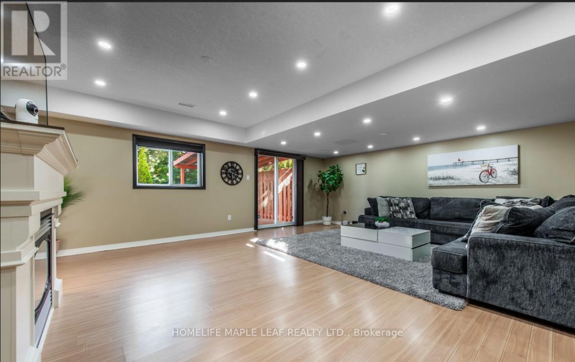 Photo 25 of 53 Biscayne Crescent, Orangeville ON