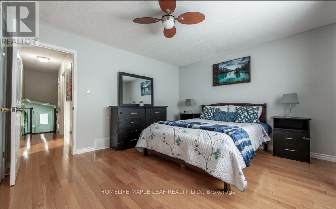 Photo 26 of 53 Biscayne Crescent, Orangeville ON