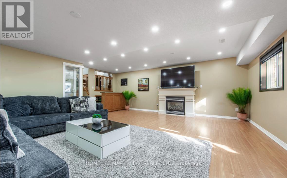 Photo 36 of 53 Biscayne Crescent, Orangeville ON
