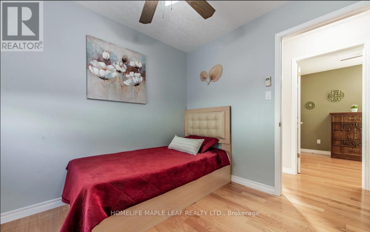 Photo 6 of 53 Biscayne Crescent, Orangeville ON
