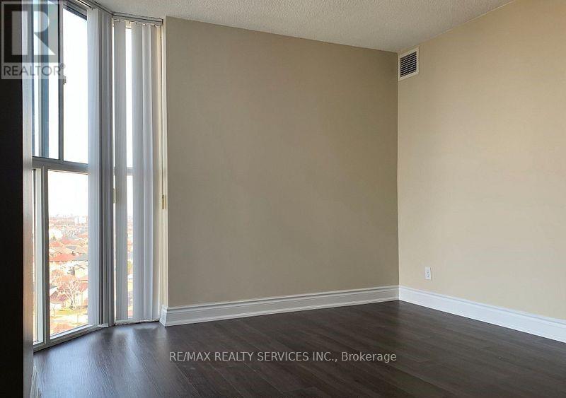 Photo 4 of 1412 35 Trailwood Drive, Mississauga ON