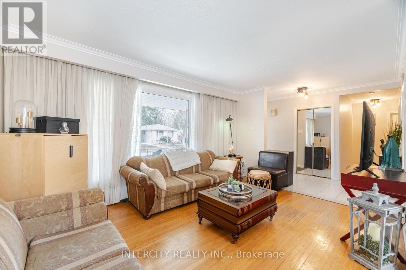 Photo 1 of 31 Munhall Road, Toronto ON