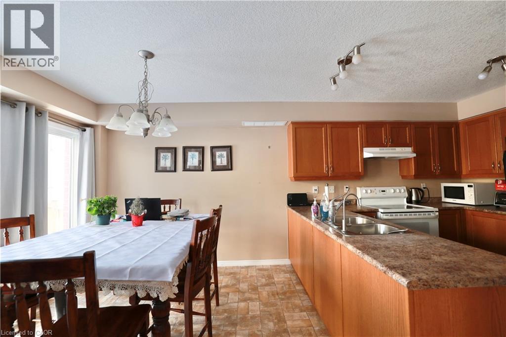 Photo 8 of 590 Goldthread Street, Waterloo ON