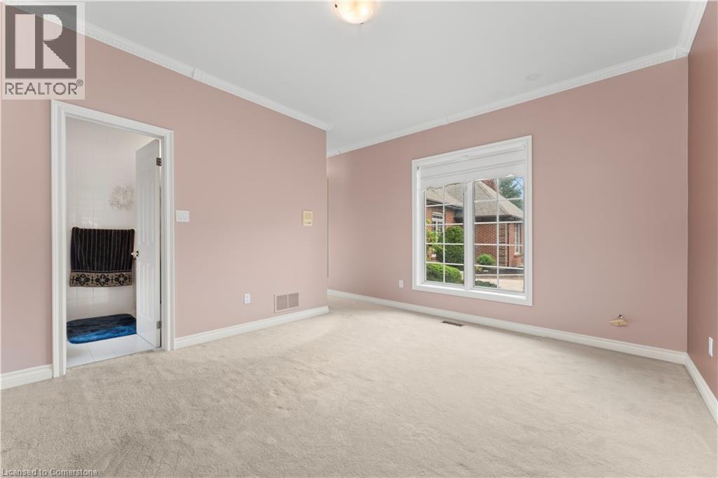 Photo 39 of 21 Woodland Acres Crescent, Vaughan ON